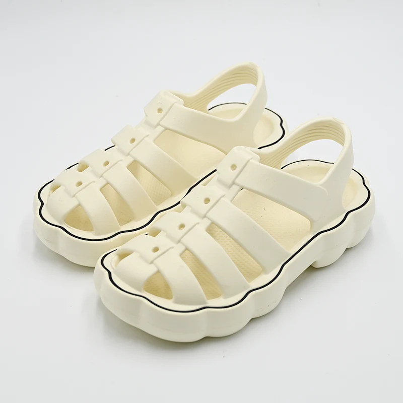 De ce papucii romani devin tendința încălțămintei despre care vorbește toată lumea?